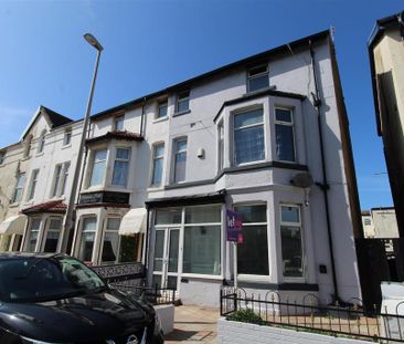 2 bedroom ground floor flat to rent - Photo 3