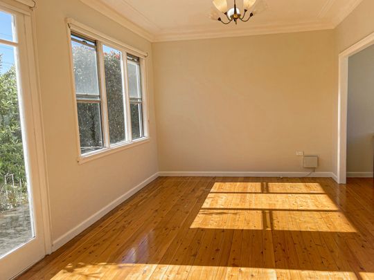 Central Three Bedroom Cottage - Photo 1