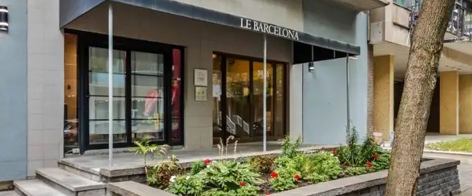 Le Barcelona | 3465 Hutchison Street, Montreal - Photo 1