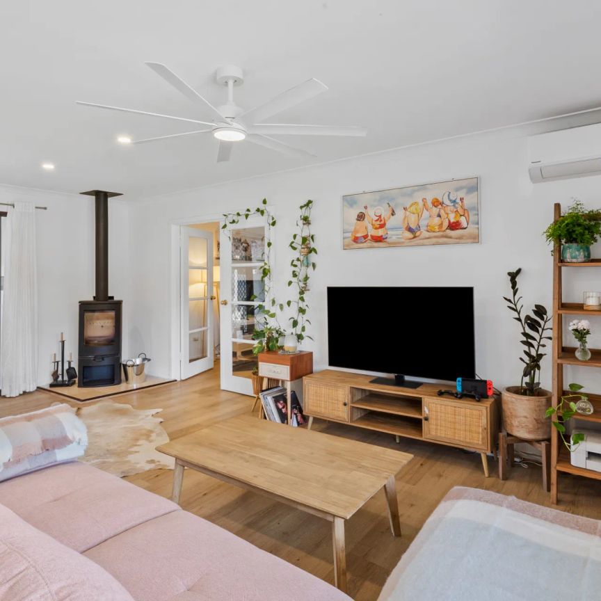 Classic Mandurah Charm with Modern Comforts - Photo 1