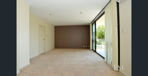 Luxury Riverside Living - Photo 1