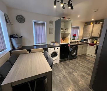 3 bedroom semi-detached house to rent - Photo 5