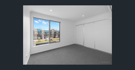 Effortless Townhouse Living! - Photo 2