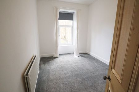 2 Bed, Second Floor Flat - Photo 5