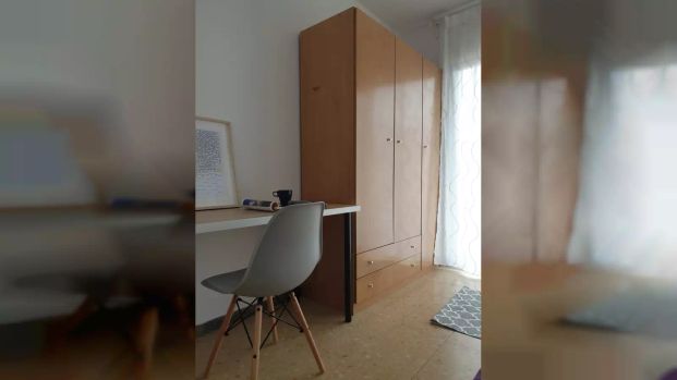 Nice room with double bed for rent in Eixample - Photo 1