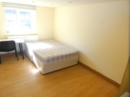 4 bedroom apartment to rent - Photo 5