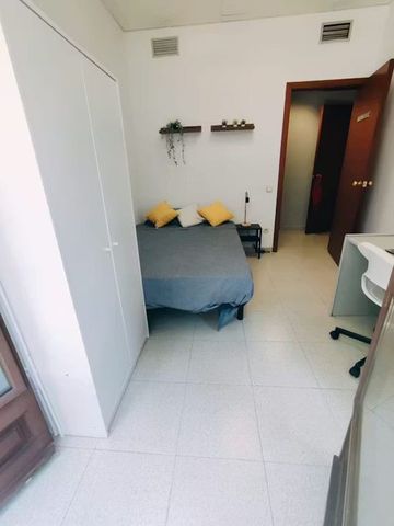 Via Laietana, Barcelona, Catalonia 08003 - Photo 3