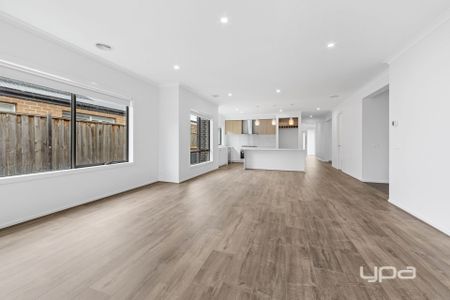 STUNNING FAMILY HOME WITH 3 LIVING AREAS - Photo 2