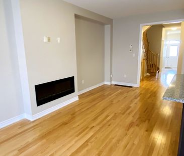 Townhouse For Lease | W8147452 - Photo 4