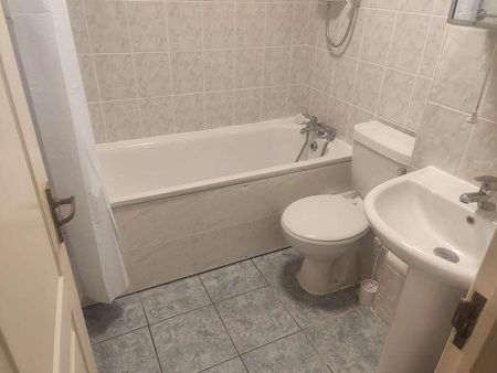 Acorn Grove, Hayes, UB3 - Photo 5