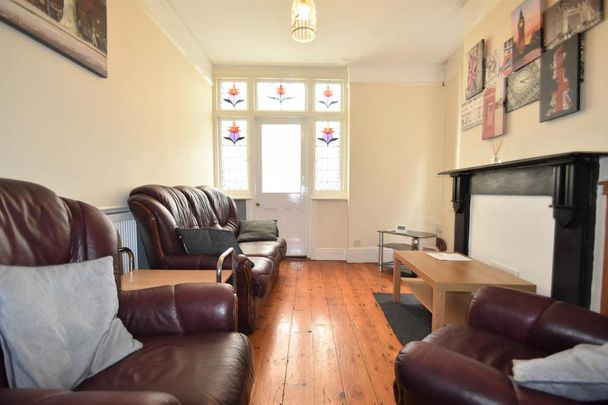 4 bedroom terraced house to rent - Photo 1