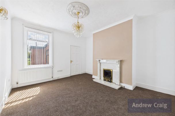 3 bed flat to rent in Stowell Terrace, Heworth, NE10 - Photo 1