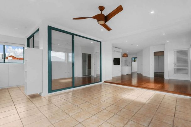 Discover the perfect blend of comfort and convenience in this ultra-affordable rental located in the heart of New Farm. - Photo 1