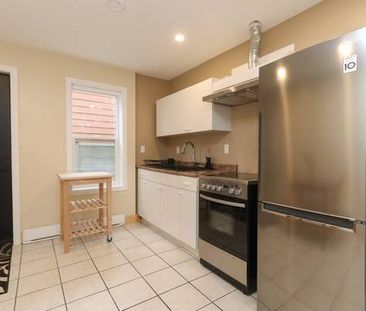 Lovely 2 Bed/1Bath Suite - Photo 2