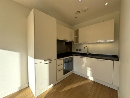 1 Bedroom Flat - Photo 2