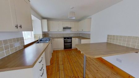 3 bedroom detached house to rent - Photo 2