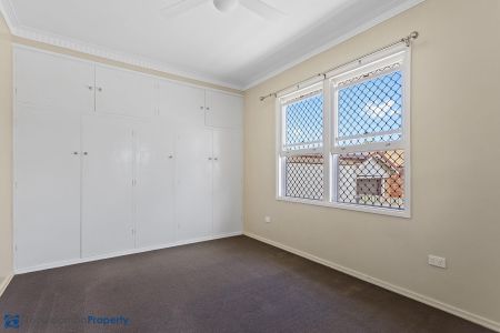 The perfect family home! Prime East Toowoomba location, what an opportunity! - Photo 2