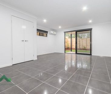 Be the next tenant to live in this great size townhouse! - Photo 3