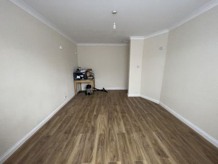 1 bedroom semi-detached house to rent - Photo 2