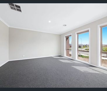 Modern Beauty – Huge Family Home - Photo 2