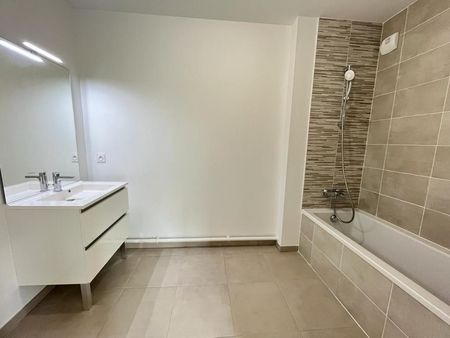 location Appartement T3 DE 65.55m² À BRUGES - Photo 5