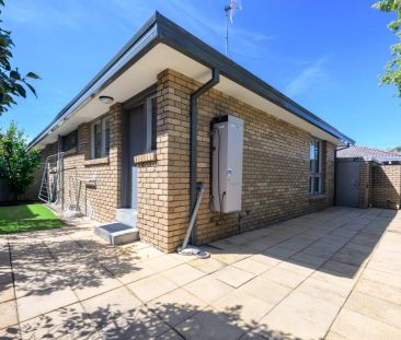 Beautifully Updated Unit in a Prime Northcote–Fairfield Location - Photo 6