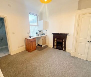 Bedsit Flat, Portland Road, Hove - Photo 1