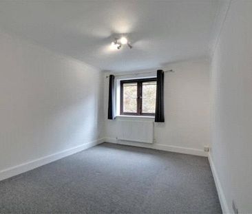 2 bedroom penthouse to rent - Photo 2