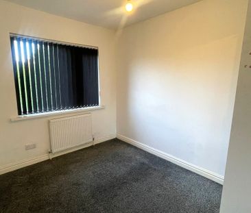 Easterly Crescent, Oakwood, LS8 2SG - Photo 2