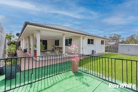 Modern Family Home - Close to Shops & Parks - Photo 2