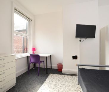 6 bedroom terraced house to rent - Photo 2