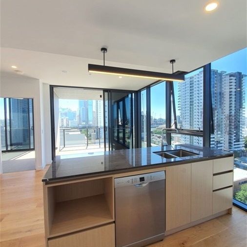 A Stylish Apartment Located in The Heart of Brisbane, Brisbane State High School Catchment. - Photo 1