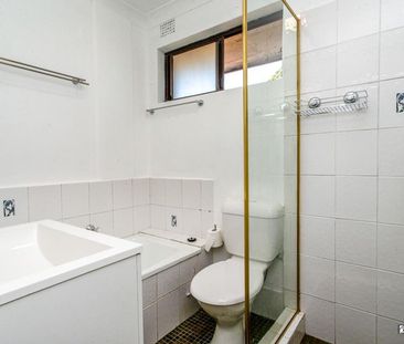 Freshly Updated Two Bedroom Unit in Convenient Kingswood Location - Photo 6