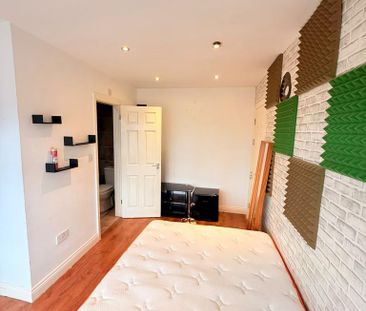 1 bedroom in a house share to rent - Photo 2