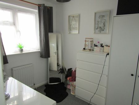 2 bed Terraced - To Let - Photo 5