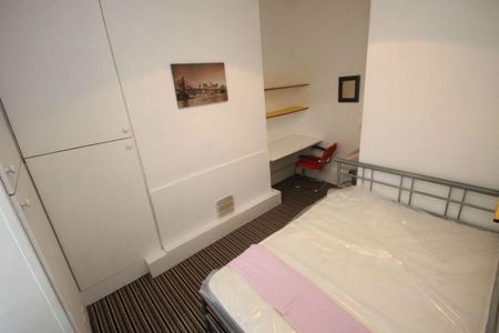 6 bedroom terraced house to rent - Photo 3