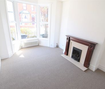 To Let 3 Bed Mid Terraced House - Photo 5