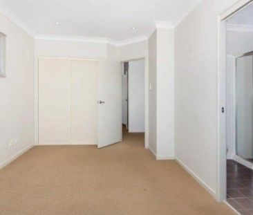 Conveniently located 2-story townhouse. - Photo 6