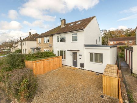 OX Living is proud to present this high-quality 8-bedroom co-living property, perfect for working professionals looking for stylish, stress-free living. Room 5 - Photo 3