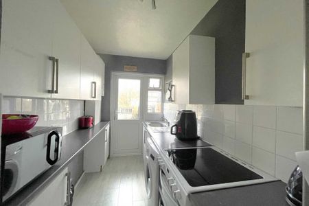 2 bedroom maisonette to rent - Photo 4