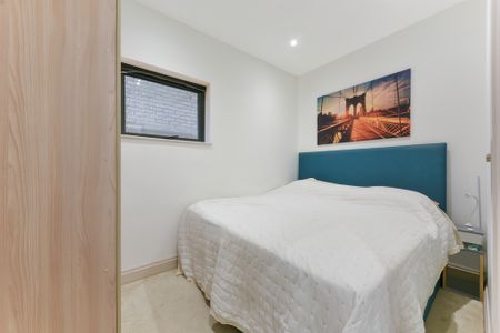 Chiswick High Road, W4, London - Photo 4