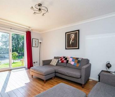 Castleview Gardens, High Wycombe - Photo 3