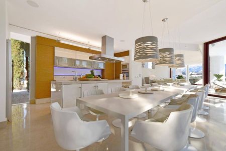 7 room luxury Villa for rent in Marbella, Spain - Photo 3