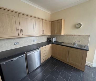2 bedroom flat to rent - Photo 6