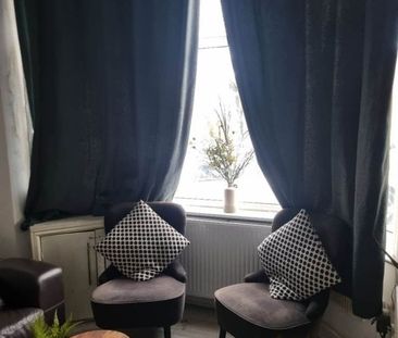 2 Bed Flat, Rusholme Grove, M14 - Photo 2