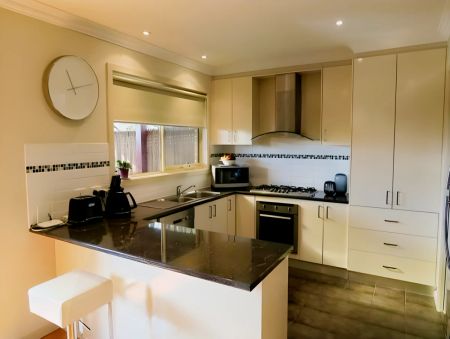 2/6 Mayfield Street, Greensborough, Melbourne - Photo 3