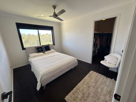 Shared large house, backing onto a bird nature reserve. - Photo 4