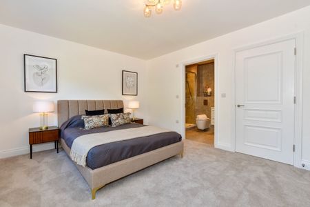 4 bedroom terraced house to rent - Photo 5