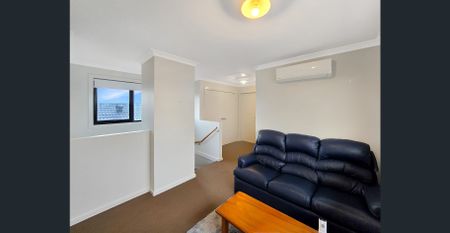 Spacious Family Home - Photo 3