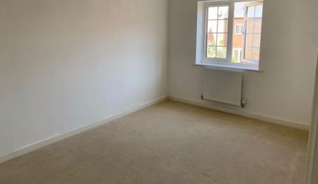 4 bedroom end of terrace house to rent - Photo 4